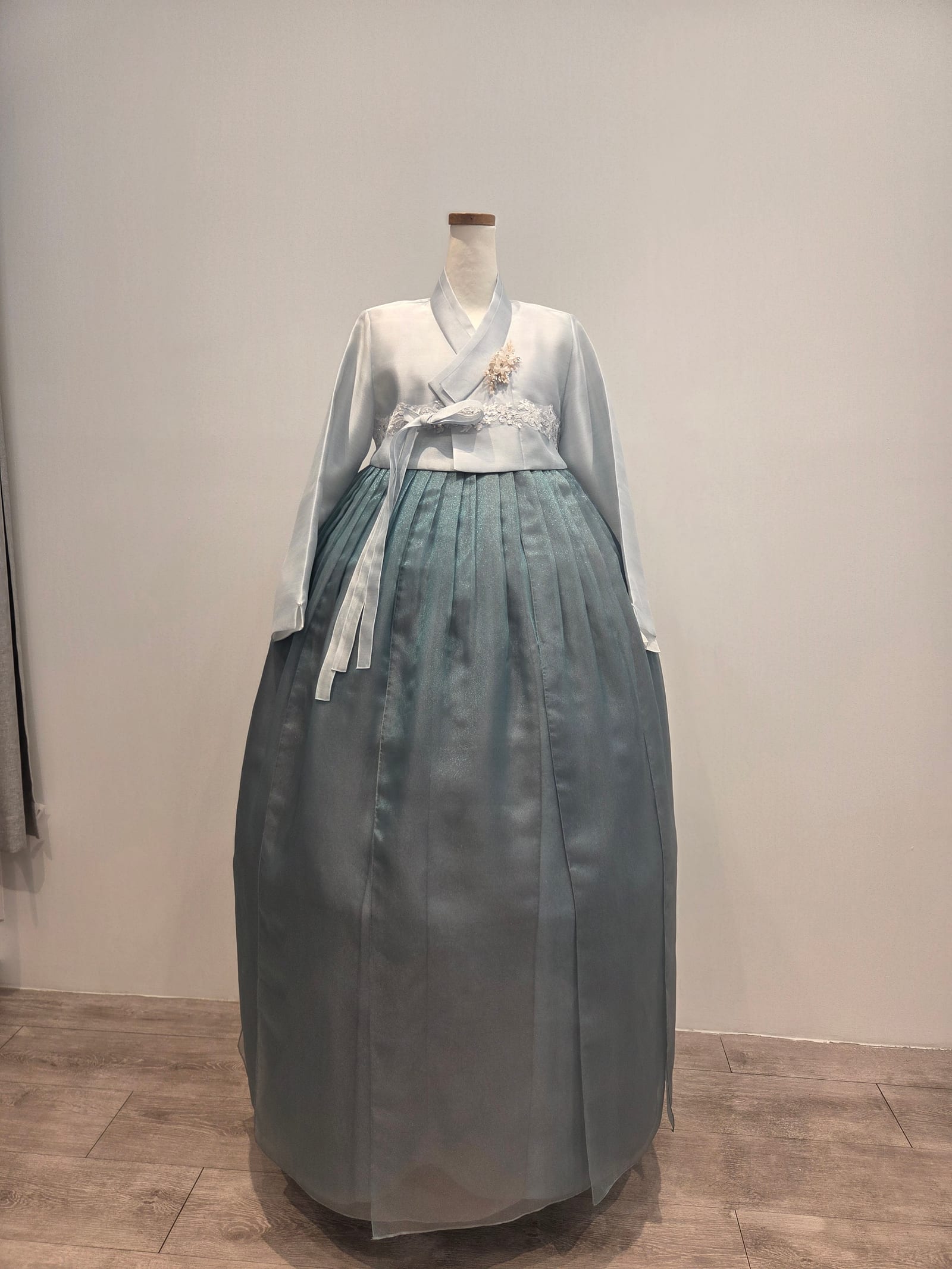 가슴띠연파랑
